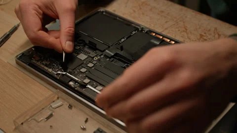Reparación fina de componentes de laptop
